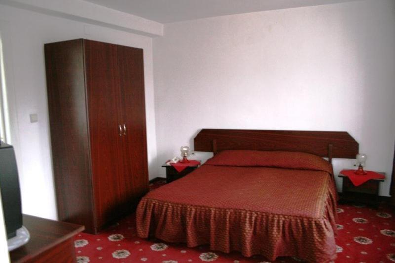 Pensiunea Tranzit Sinaia Poiana Tapului Camera foto