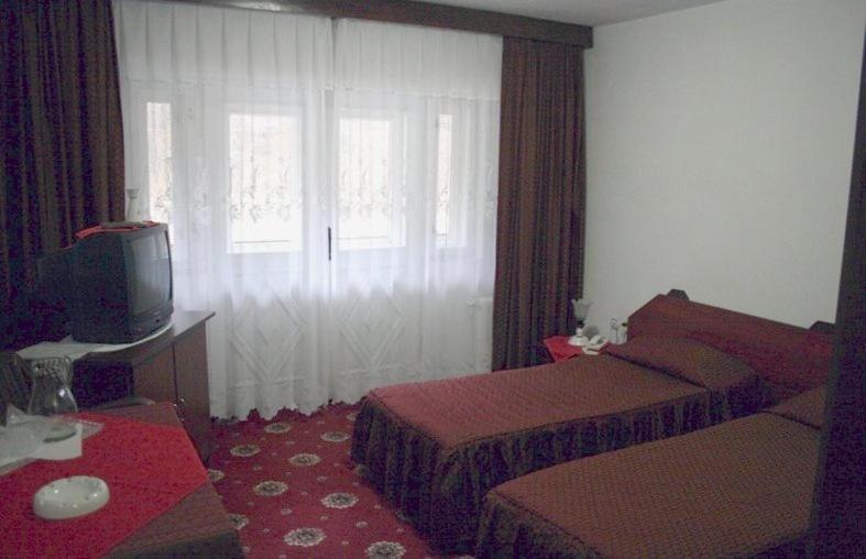 Pensiunea Tranzit Sinaia Poiana Tapului Camera foto